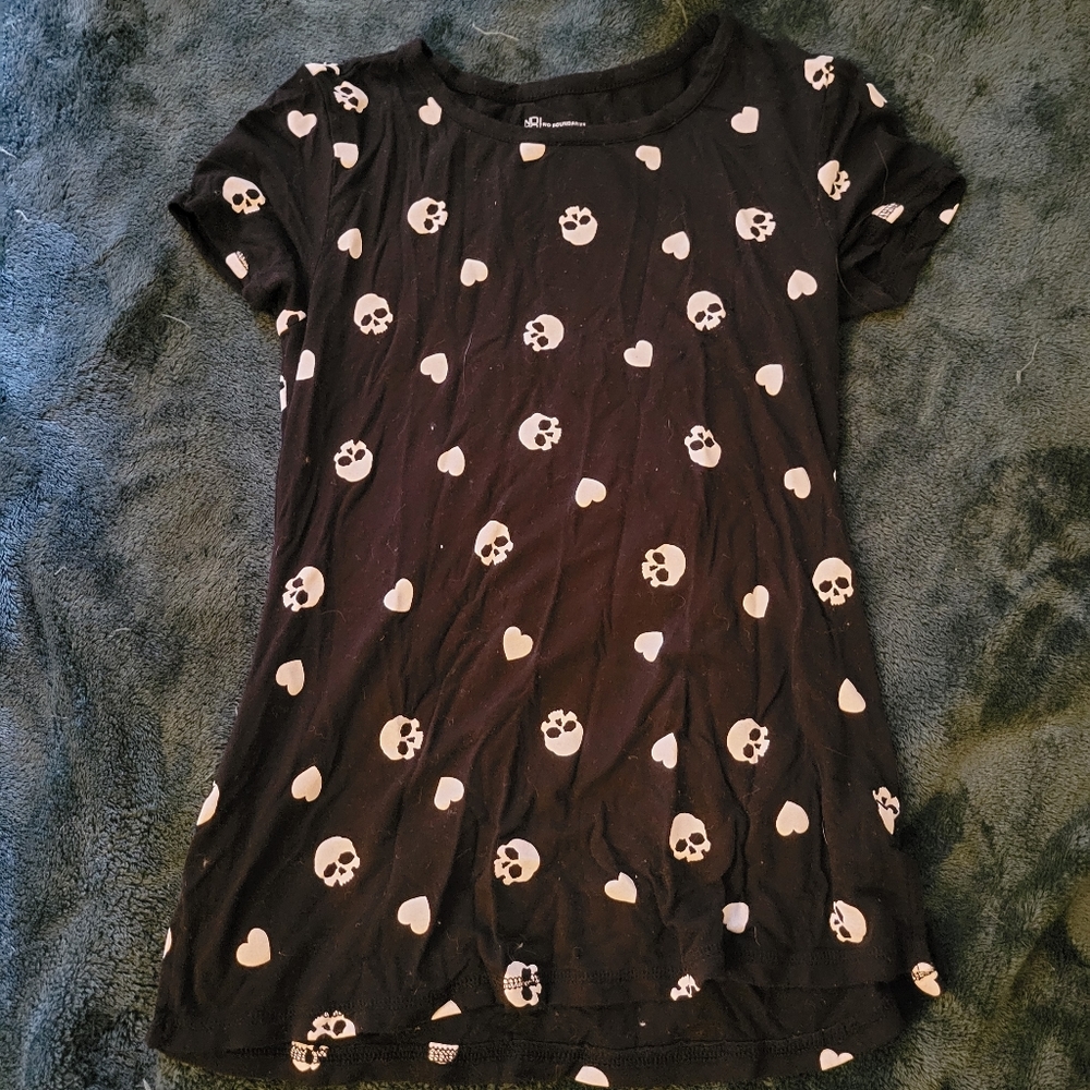 ⭐️Skull and Heart Shirt